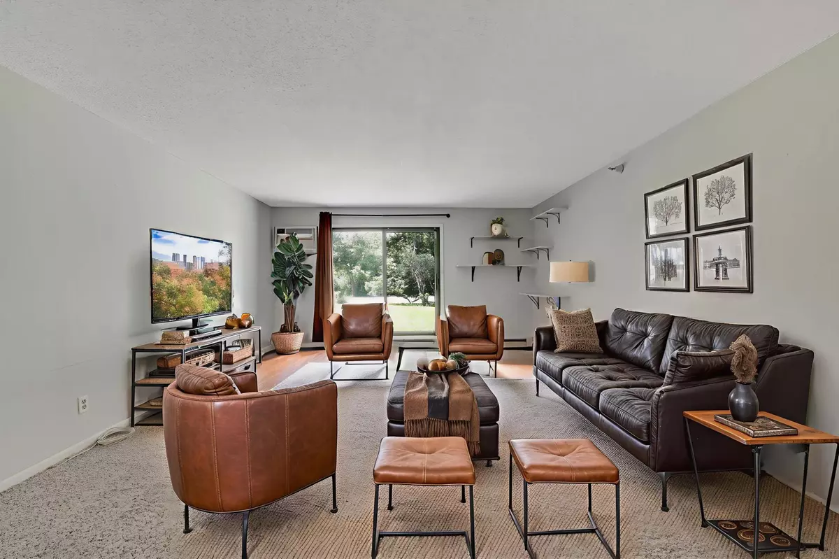 Minnetonka, MN 55343,5643 Green Circle DR #107