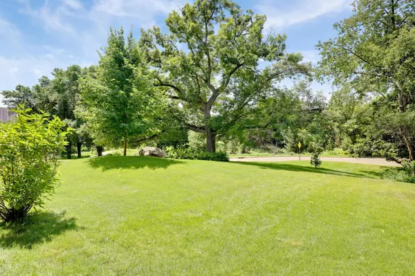 Minnetonka, MN 55343,5643 Green Circle DR #107