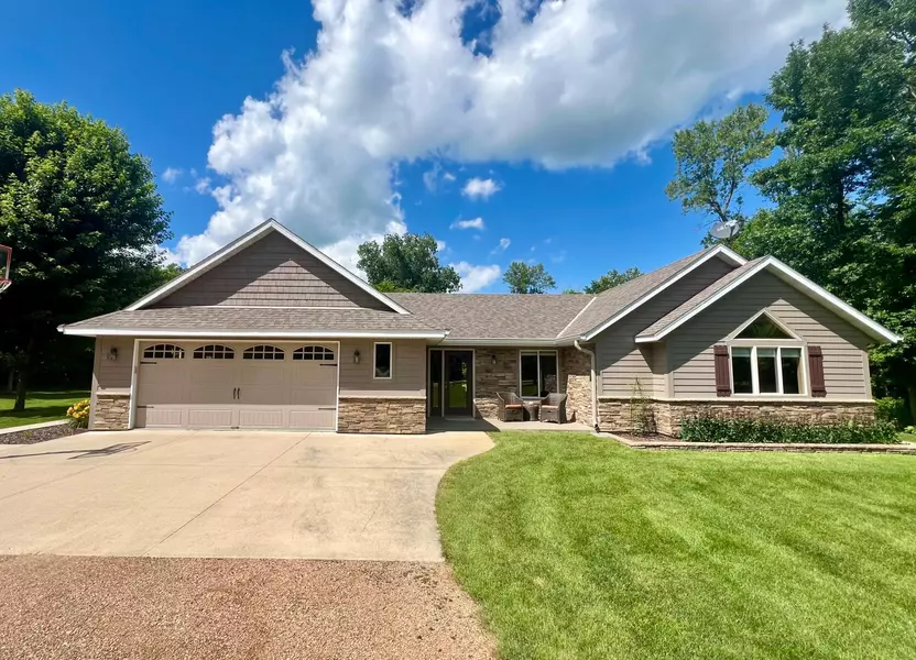 4738 Castle CIR, Lester Prairie, MN 55354