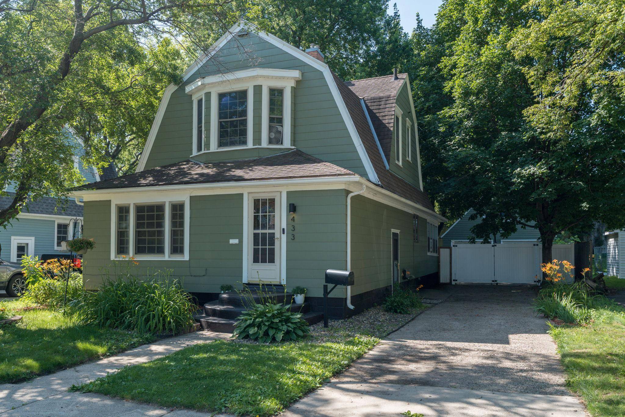 North Mankato, MN 56003,433 South AVE