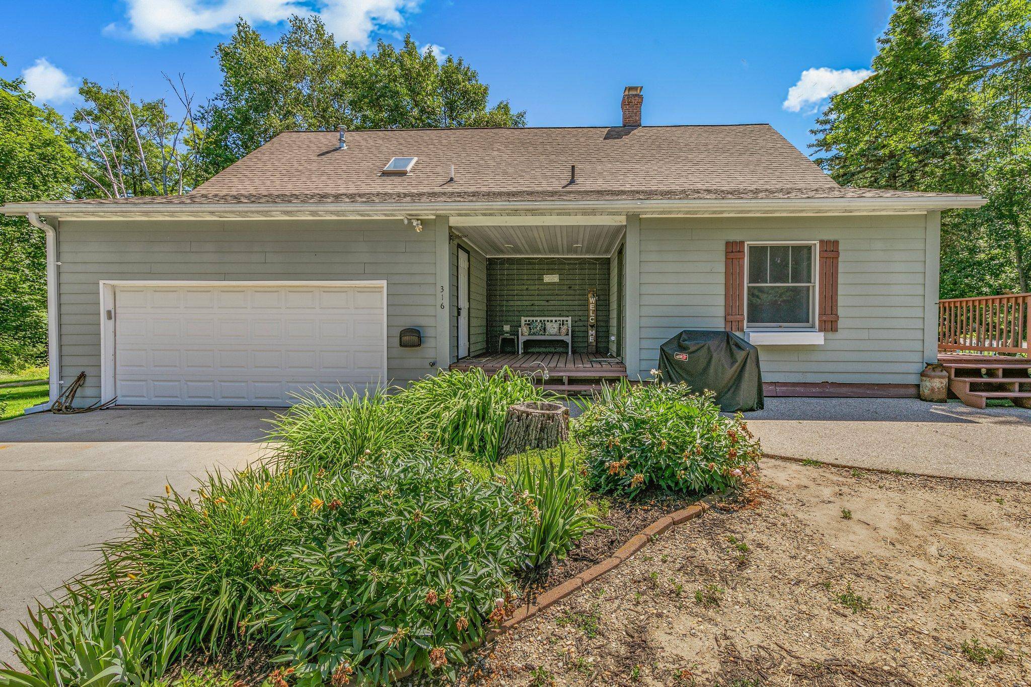 316 Ash ST SE, New London, MN 56273