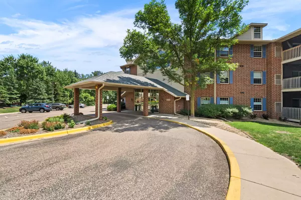 Golden Valley, MN 55422,1350 Douglas DR N #105