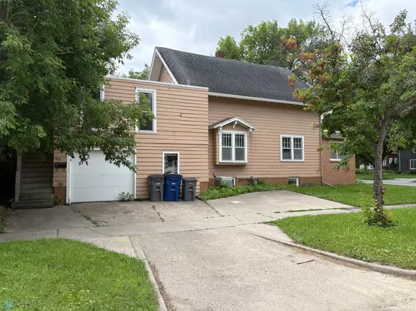 Moorhead, MN 56560,302 11th ST S