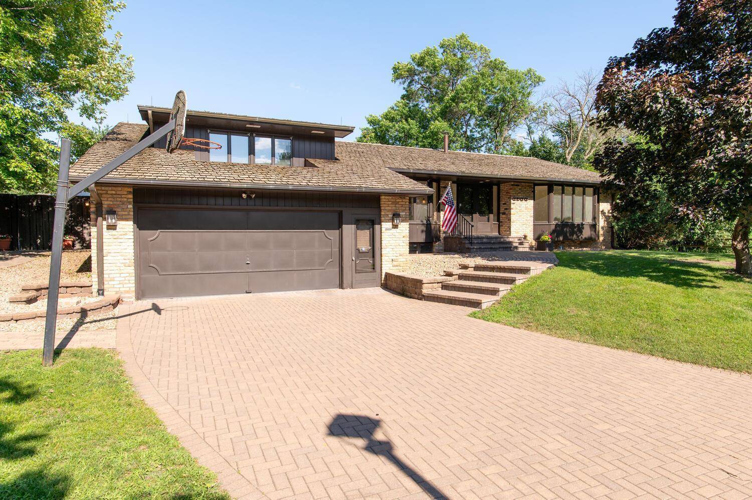 6700 Rosemary LN, Edina, MN 55439