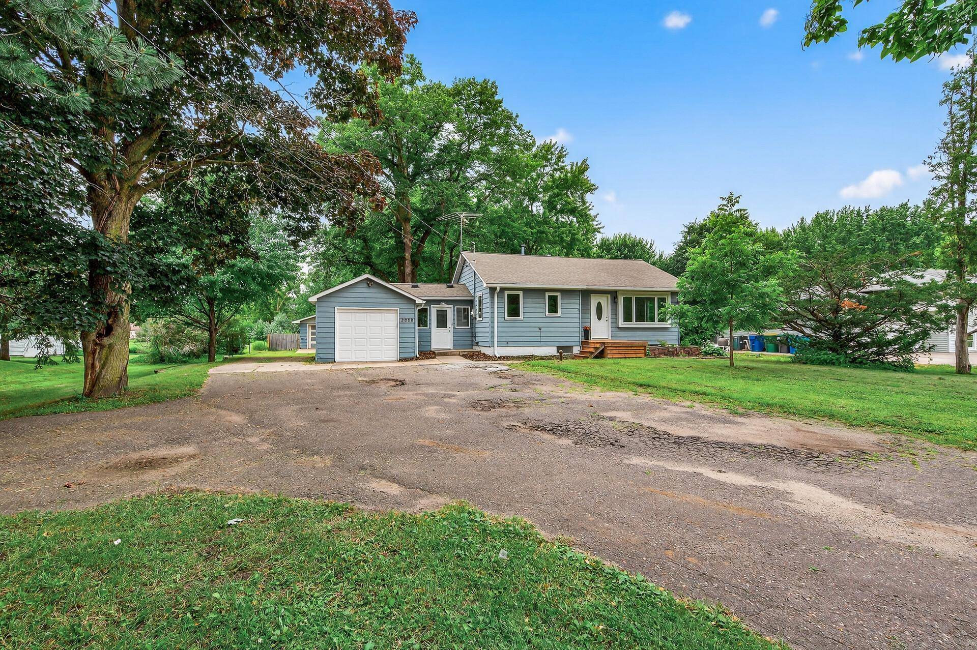 2959 Edgerton ST, Little Canada, MN 55117
