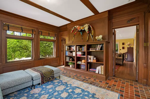 Minneapolis, MN 55405,2109 James AVE S