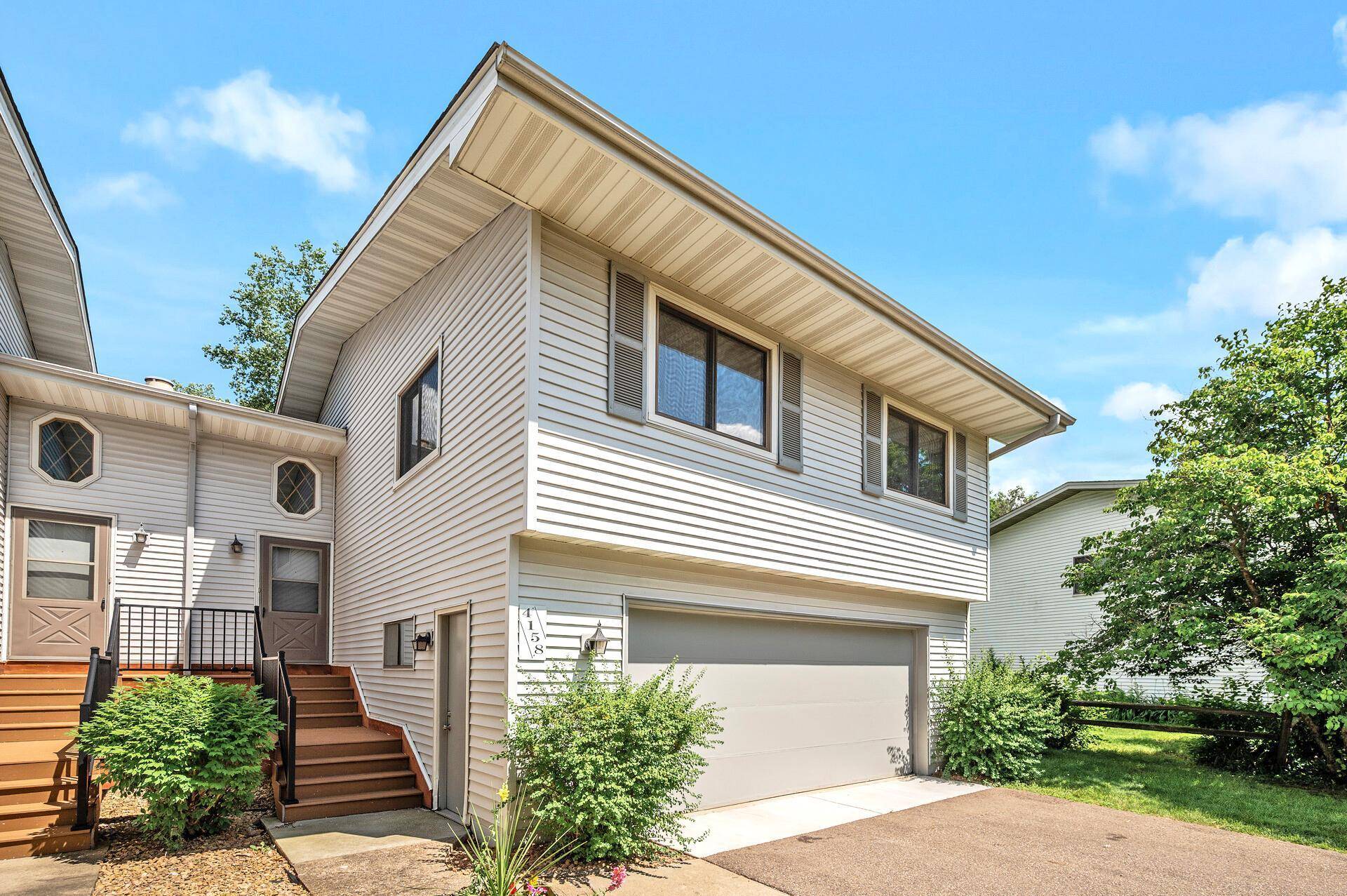 4158 Shirlee LN S, Shoreview, MN 55126