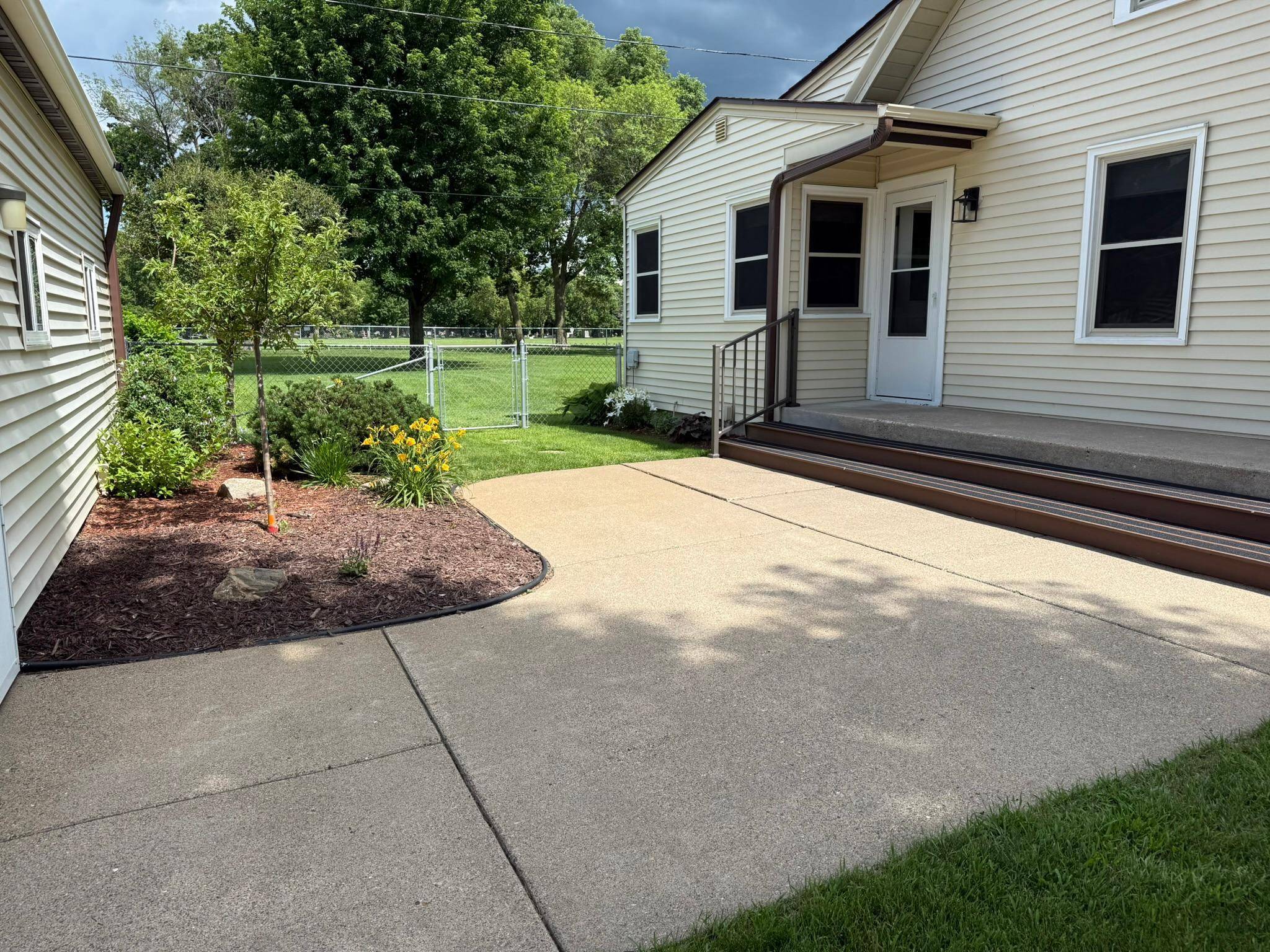 Faribault, MN 55021,221 22nd AVE SW