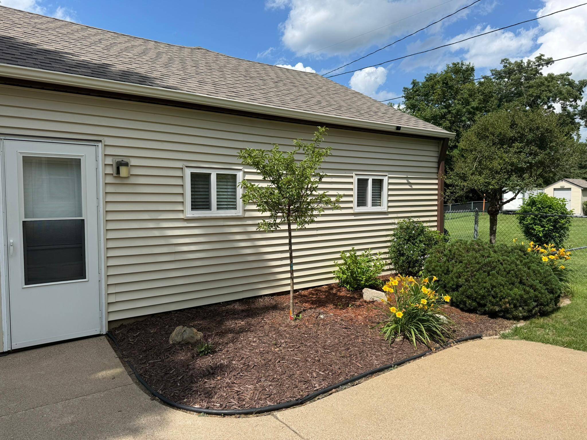 Faribault, MN 55021,221 22nd AVE SW