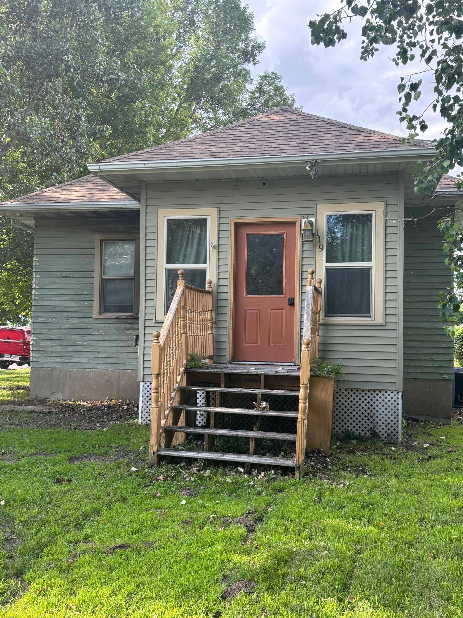 119 3rd AVE E, Franklin, MN 55333