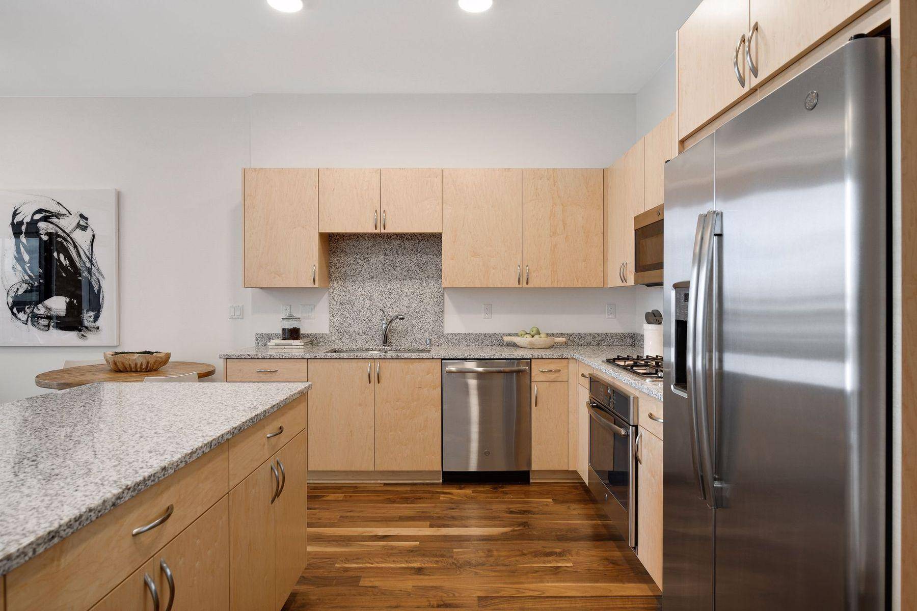 Minneapolis, MN 55415,1240 S 2nd ST #719