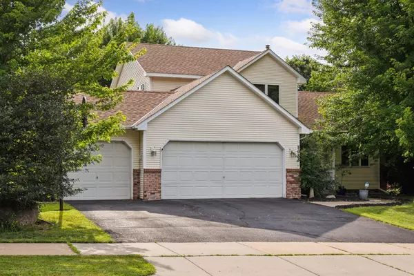 8688 Vagabond LN N, Maple Grove, MN 55311
