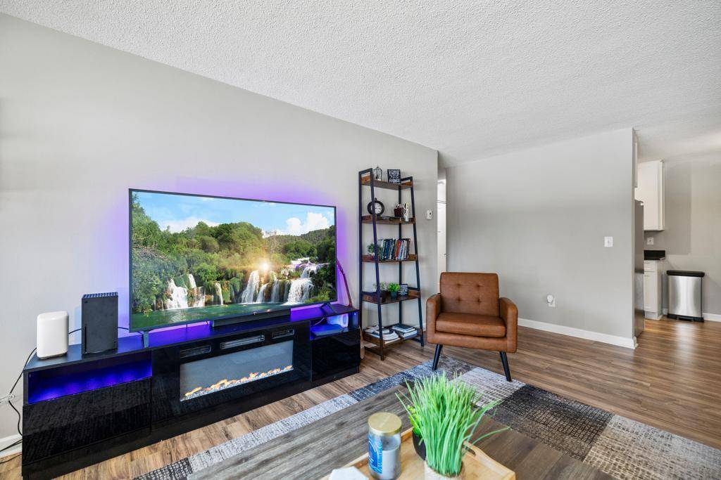 Minneapolis, MN 55416,3150 Excelsior BLVD #101