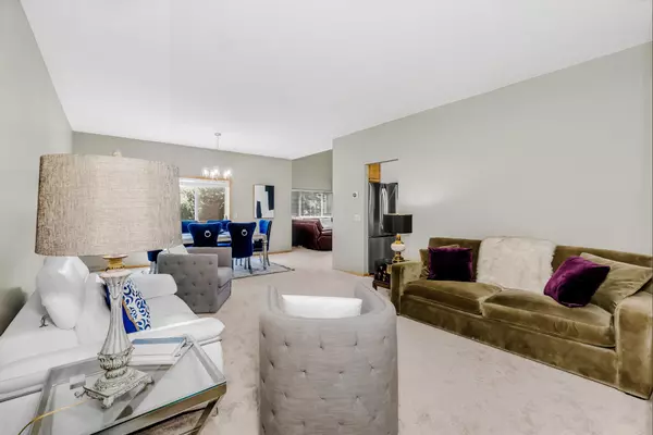 Woodbury, MN 55125,8358 Savanna Oaks LN