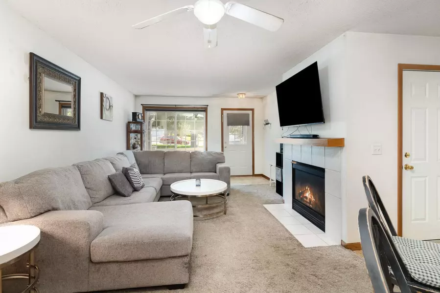702 Horizon DR SE, New Prague, MN 56071