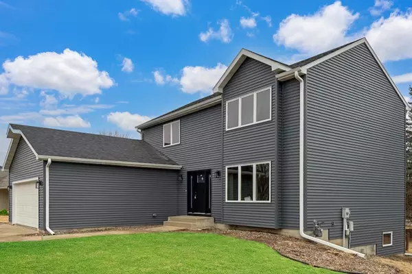 2511 Mayowood LN SW, Rochester, MN 55902