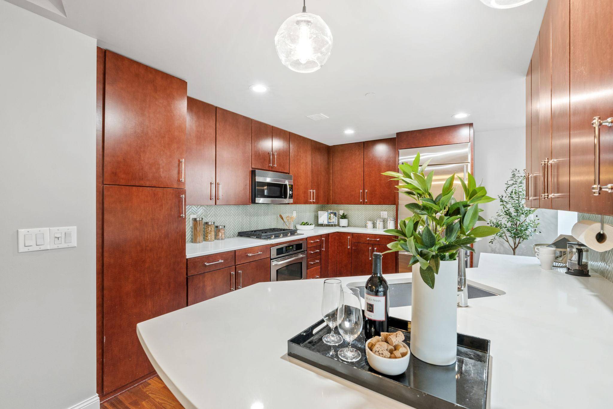 Minneapolis, MN 55401,100 3rd AVE S #805