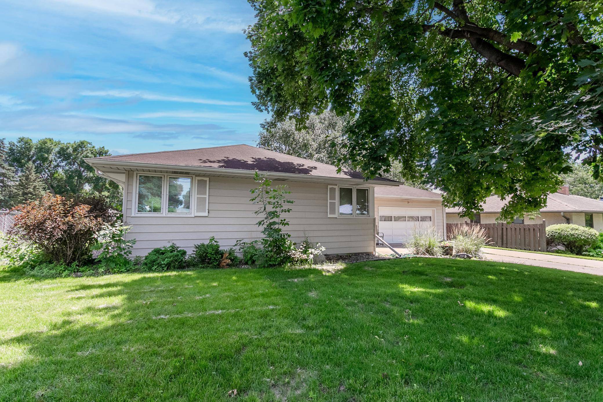Saint Anthony, MN 55418,2808 34th AVE NE