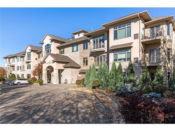 555 Oak Ridge Place #150, Hopkins, MN 55305