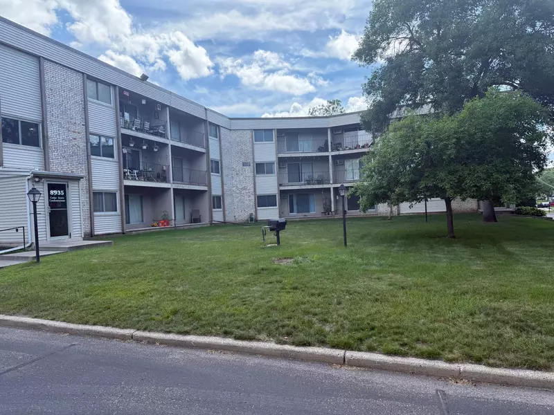 8935 Old Cedar AVE S #211, Bloomington, MN 55425
