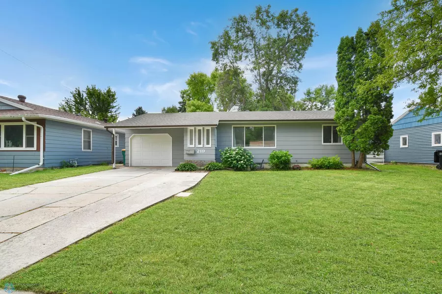 219 10th AVE E, West Fargo, ND 58078