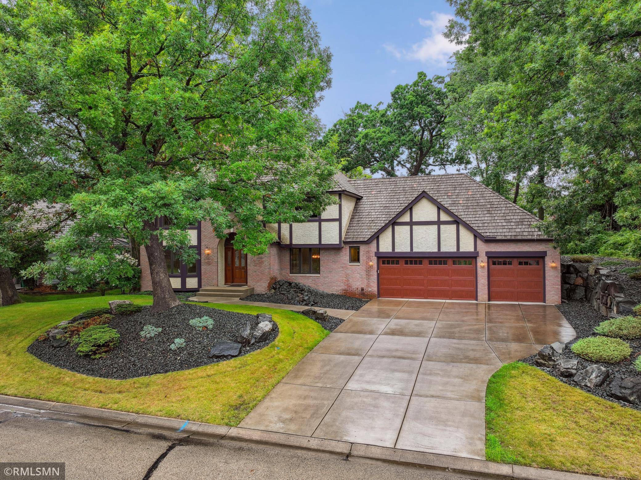 Vadnais Heights, MN 55127,317 Oakwood TER
