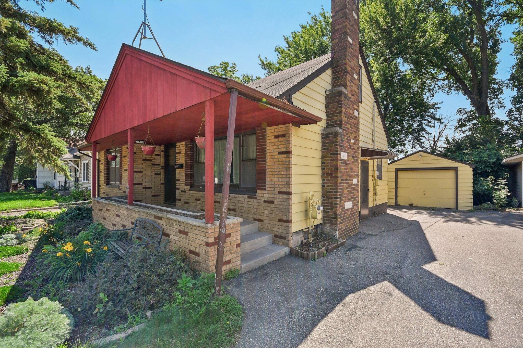 West Saint Paul, MN 55118,272 Butler AVE E