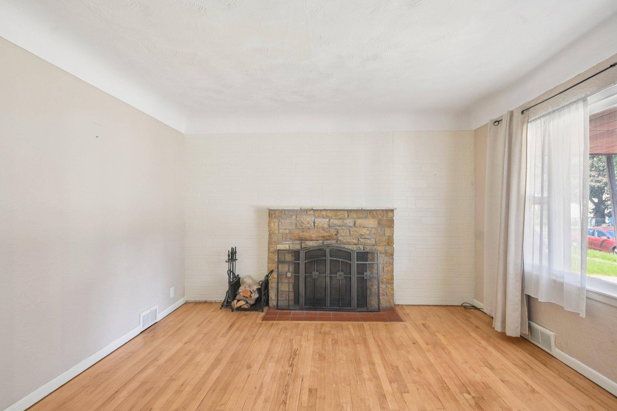 West Saint Paul, MN 55118,272 Butler AVE E