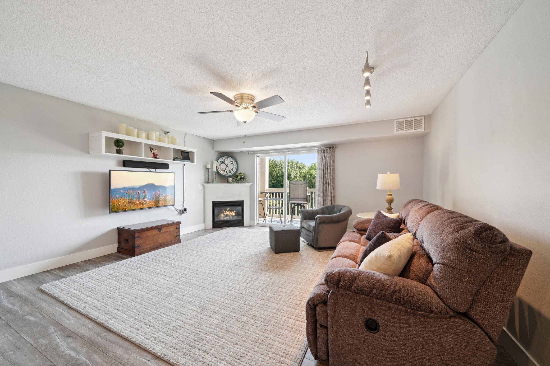 Chanhassen, MN 55317,1321 Lake DR W #216