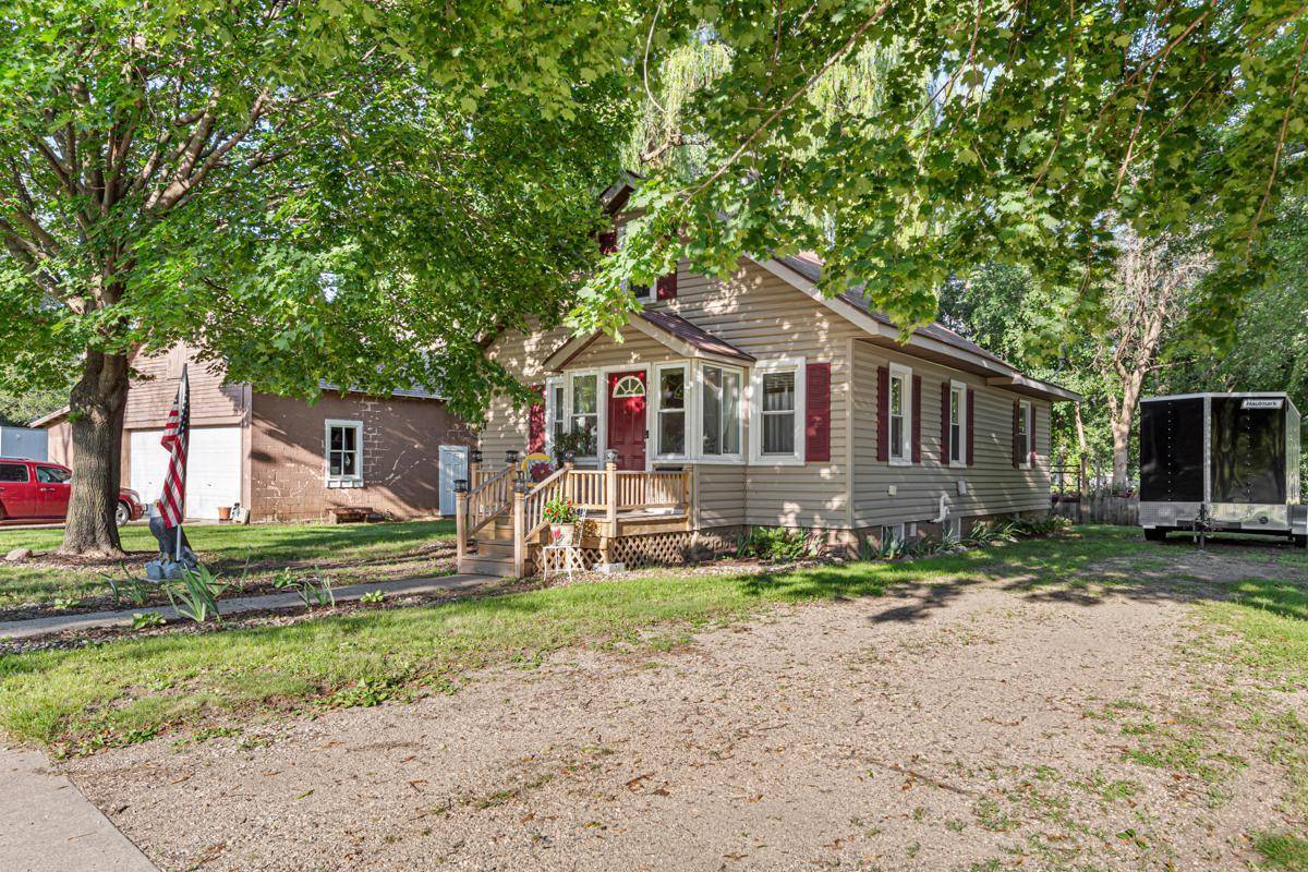 Faribault, MN 55021,725 Francis ST