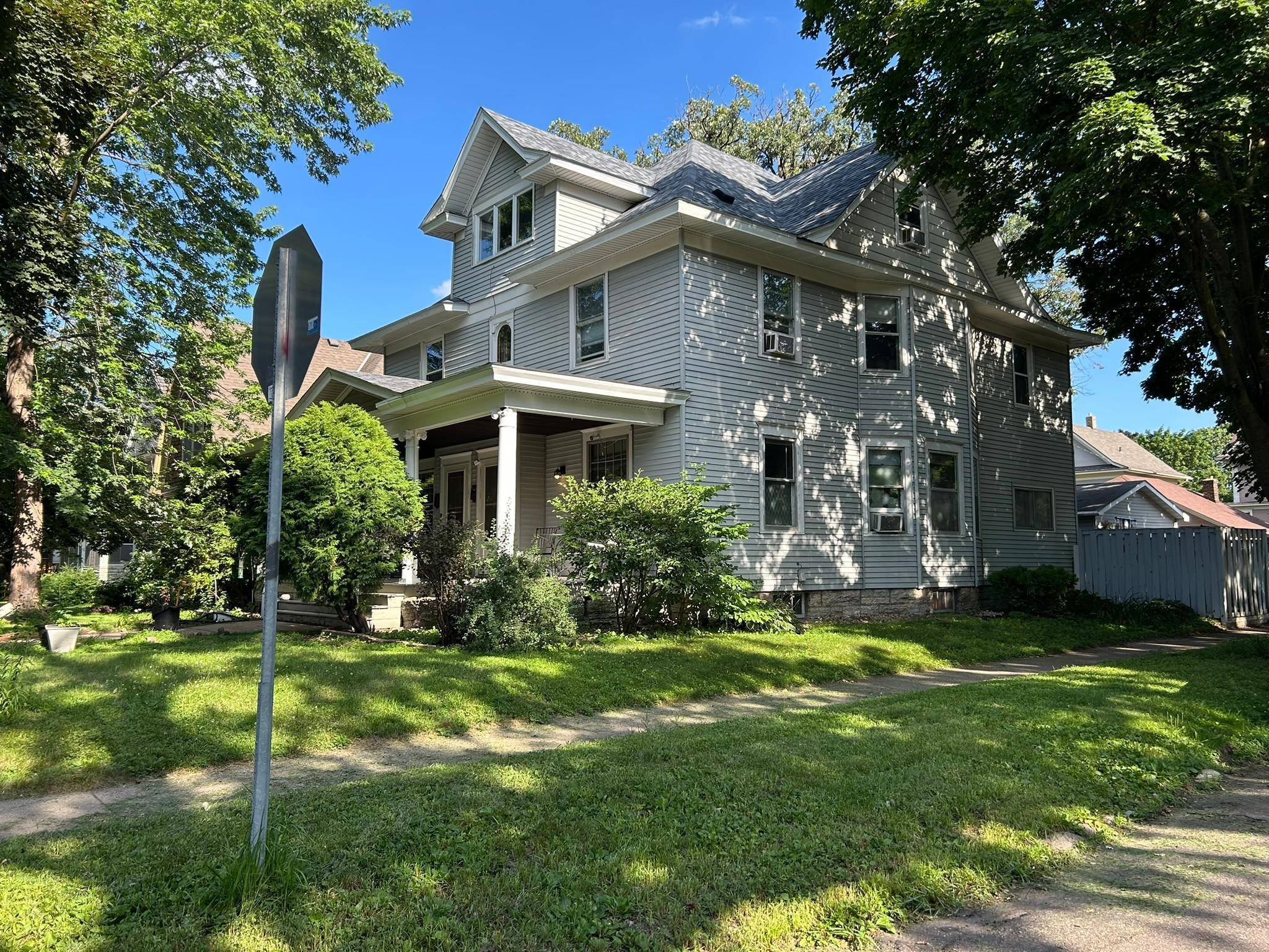 1636 Minnehaha AVE W, Saint Paul, MN 55104