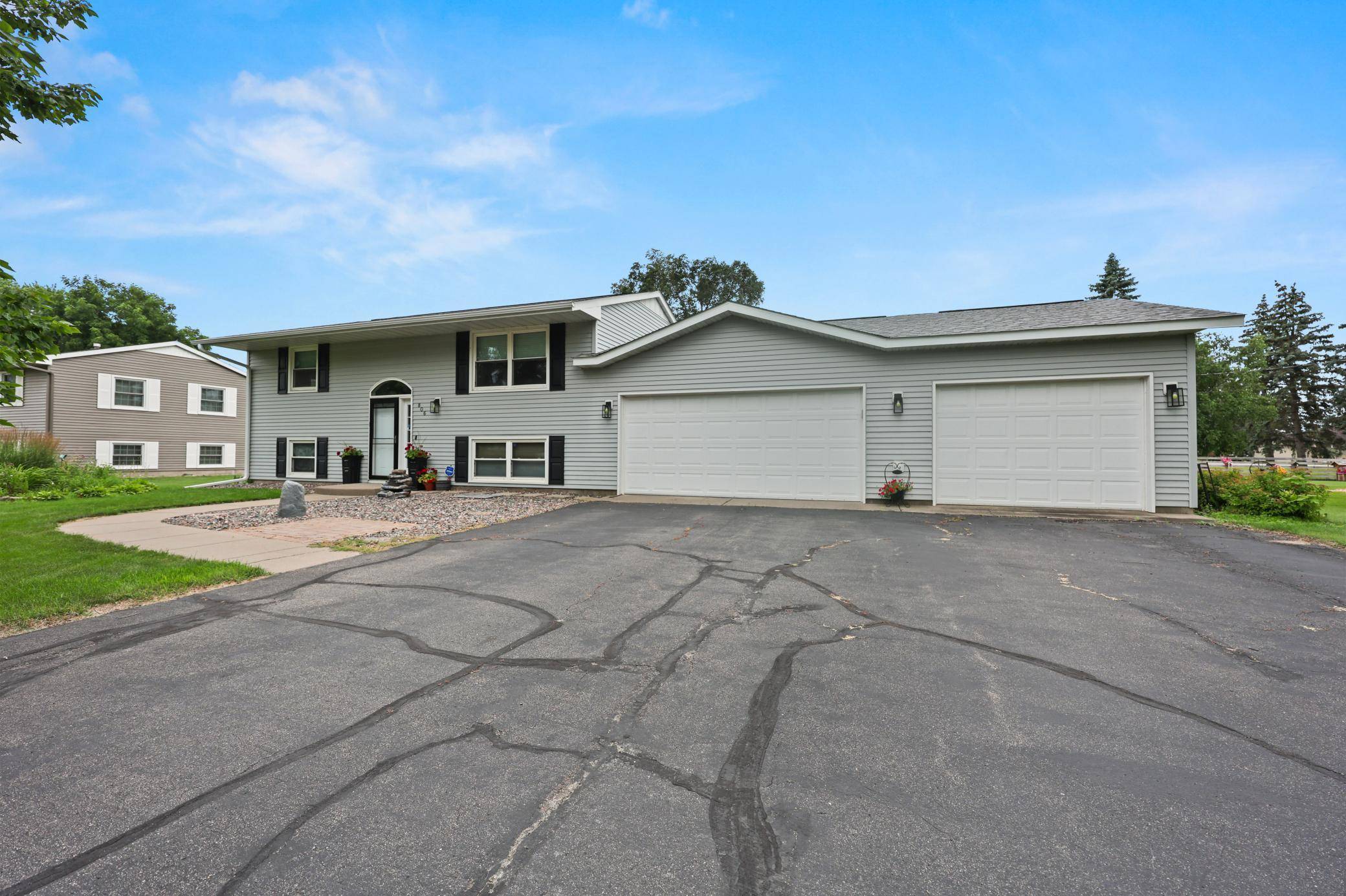 806 Cummings LN, Saint Cloud, MN 56301