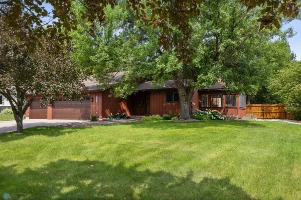 1732 31st Street CIR S, Moorhead, MN 56560