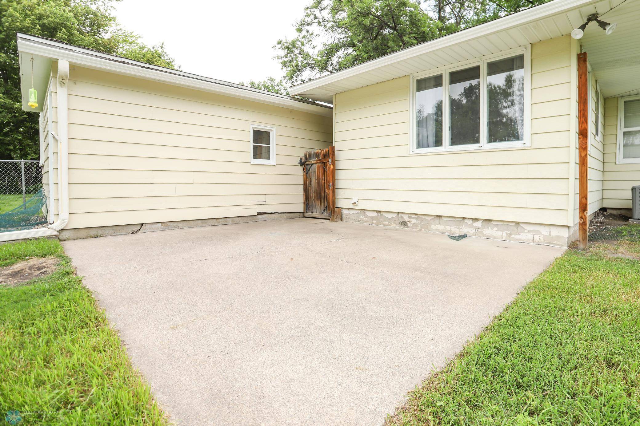 Fargo, ND 58102,414 21st AVE N