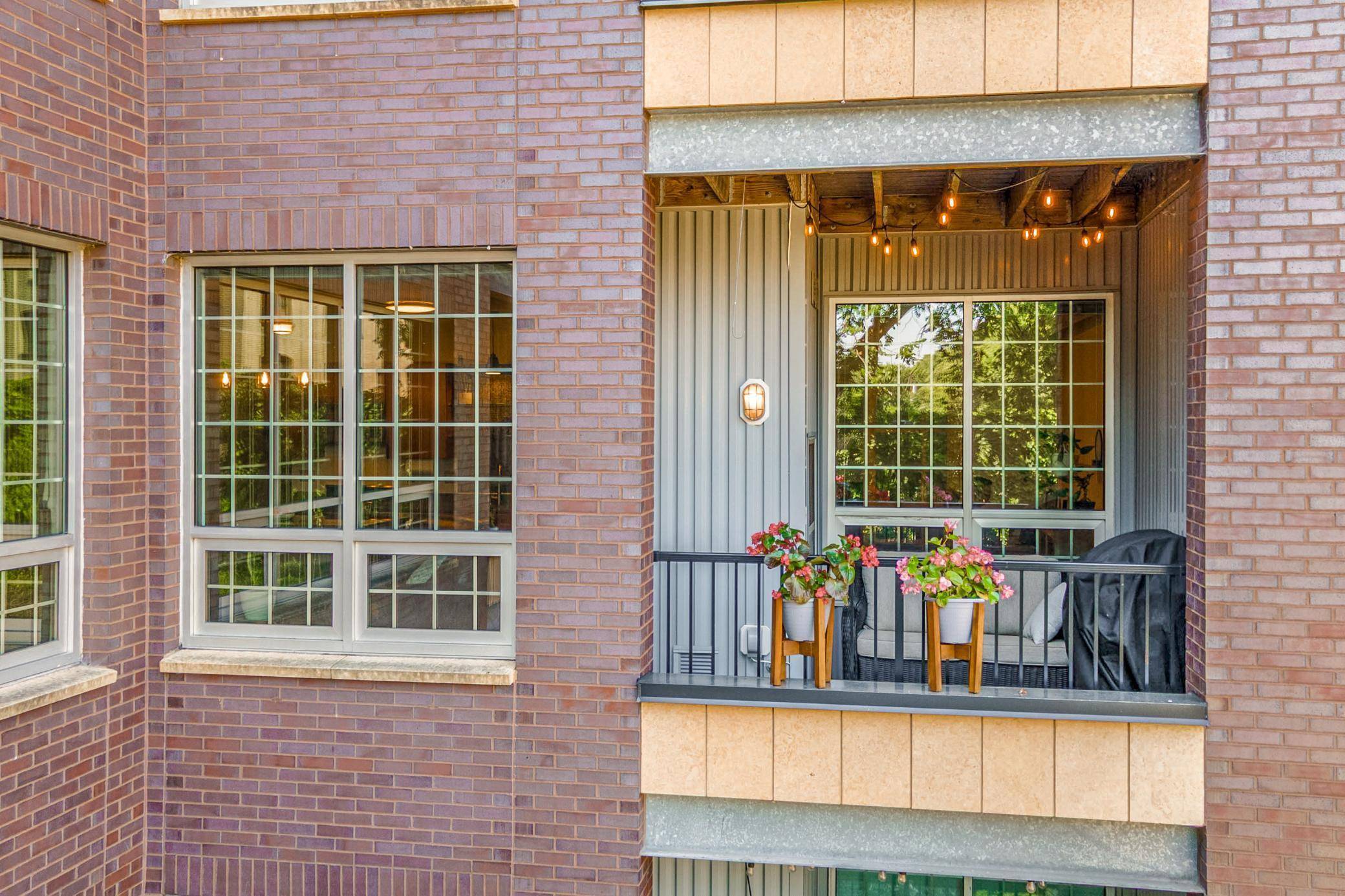 Minneapolis, MN 55414,521 2nd ST SE #307