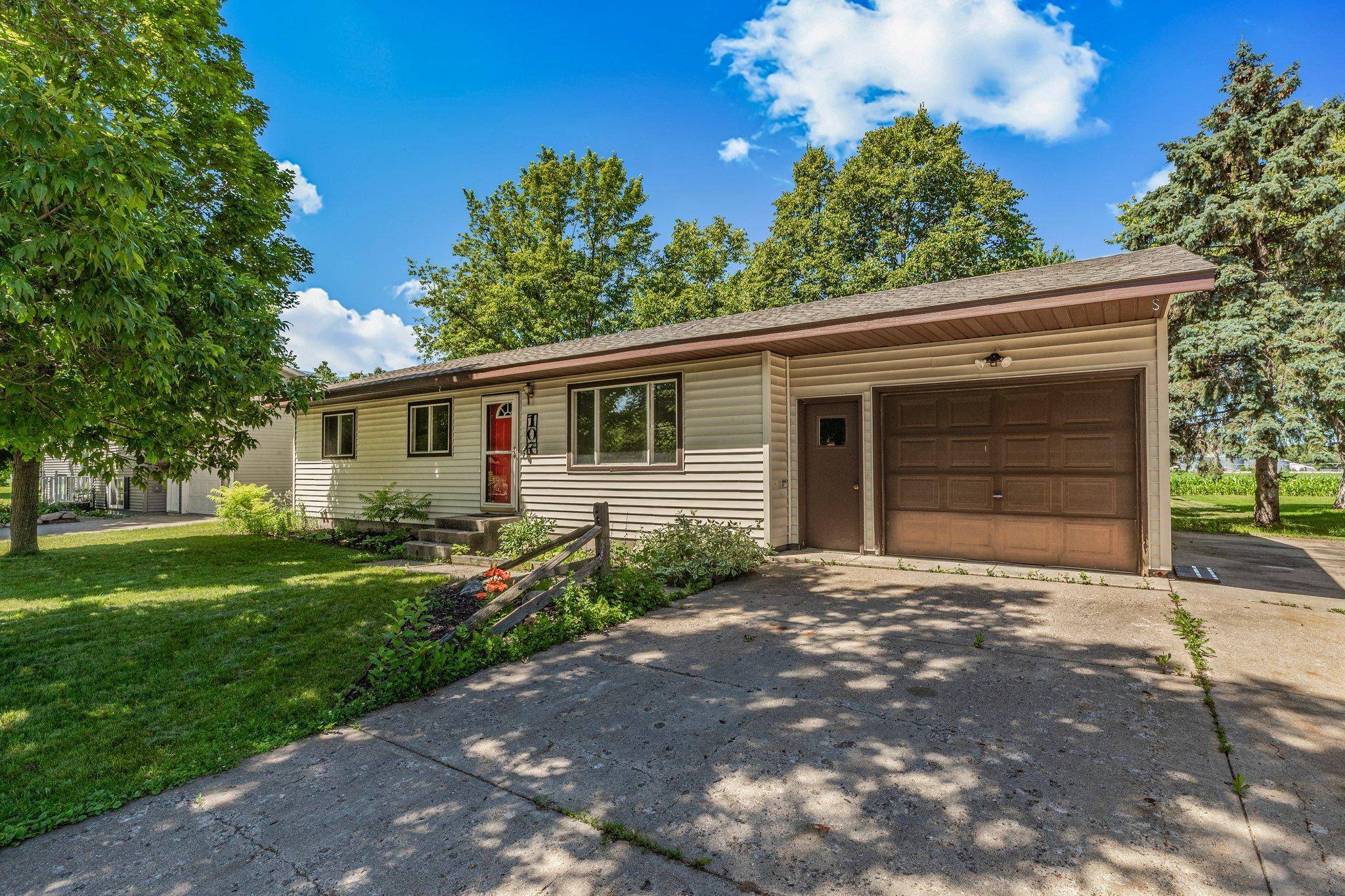 107 7th AVE NW, Saint Joseph, MN 56374