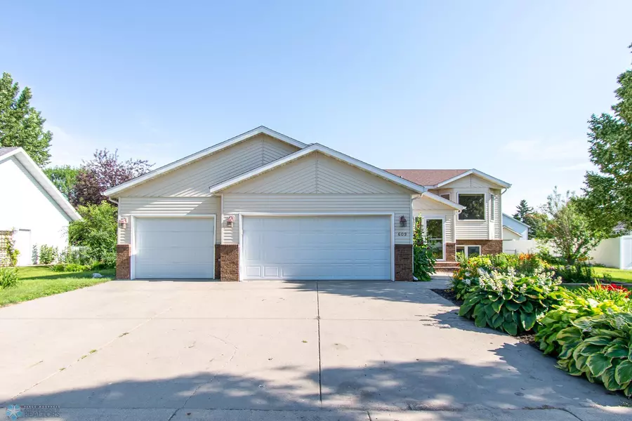 609 4th AVE NW, Dilworth, MN 56529