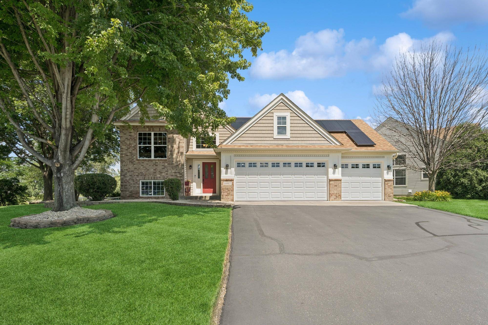 10917 Nassau CIR NE, Blaine, MN 55449