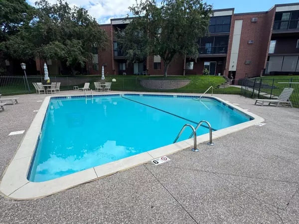 Burnsville, MN 55337,1800 Riverwood DR #323