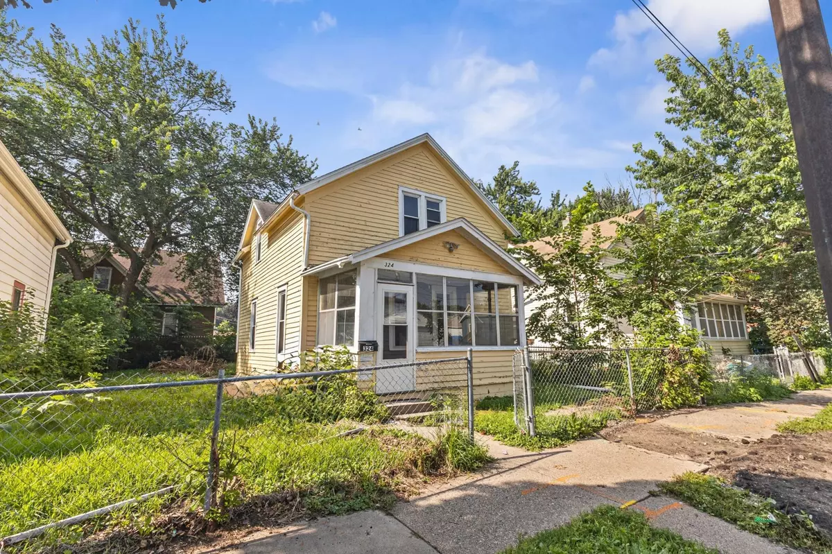 Saint Paul, MN 55103,324 Van Buren AVE
