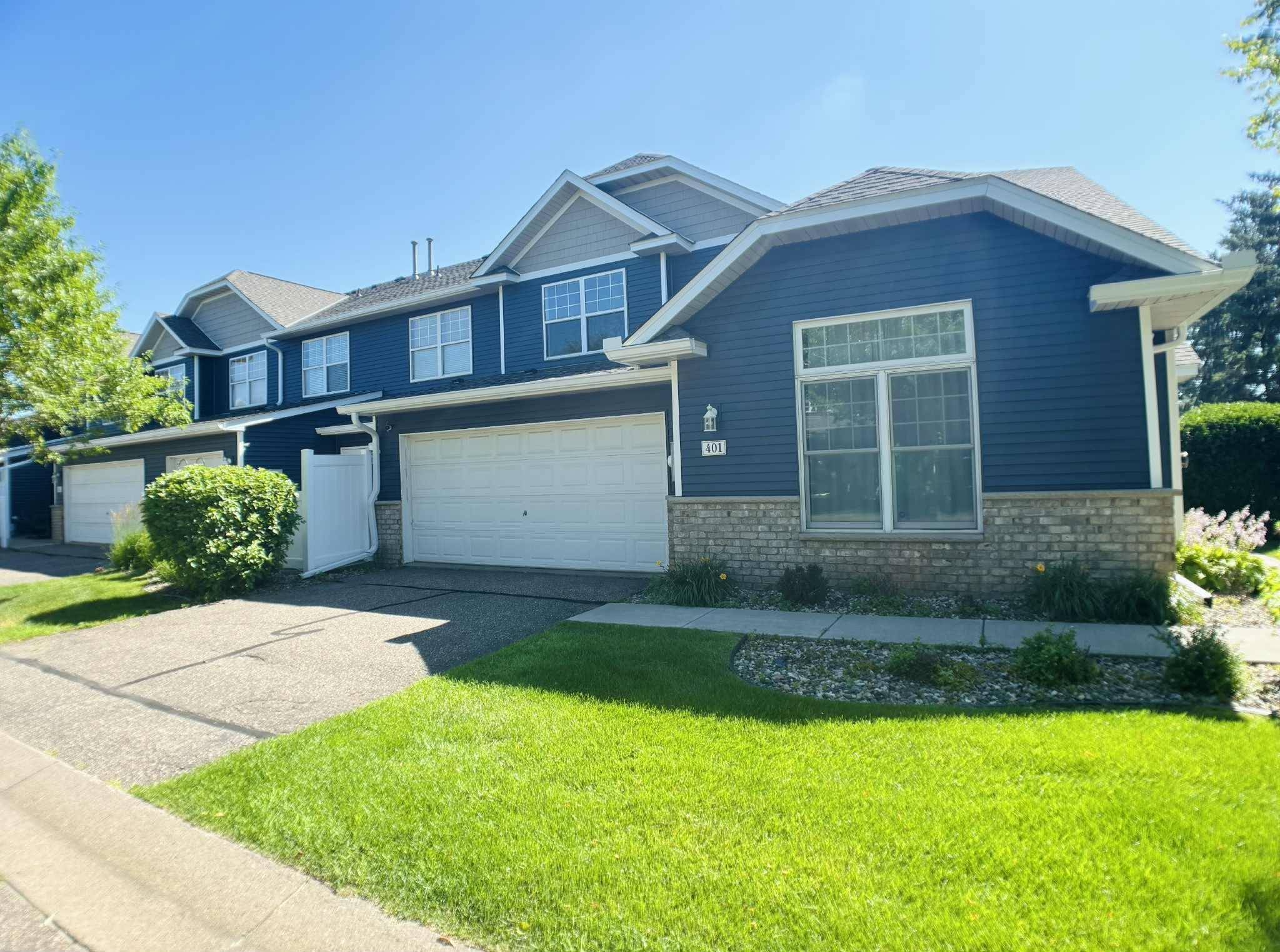 Oakdale, MN 55128,401 Hickory LN N