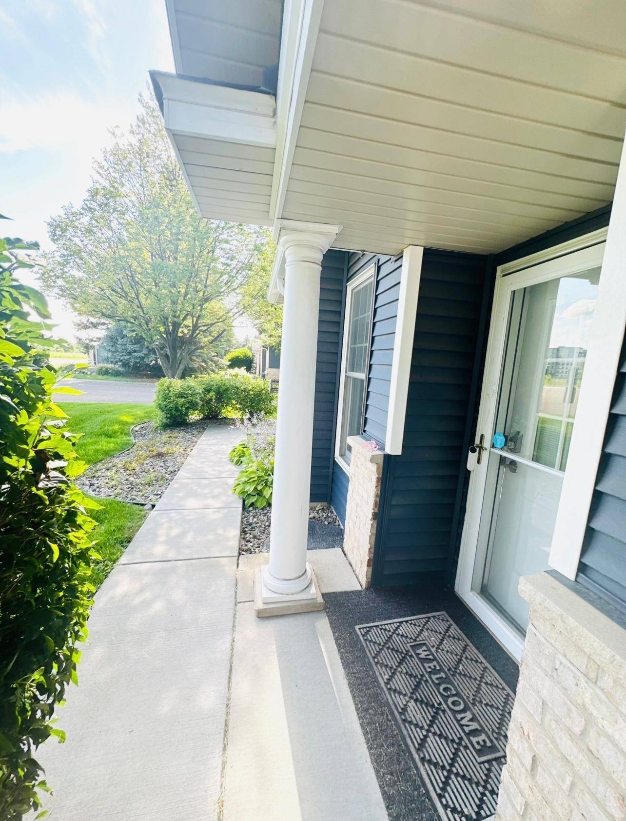 Oakdale, MN 55128,401 Hickory LN N