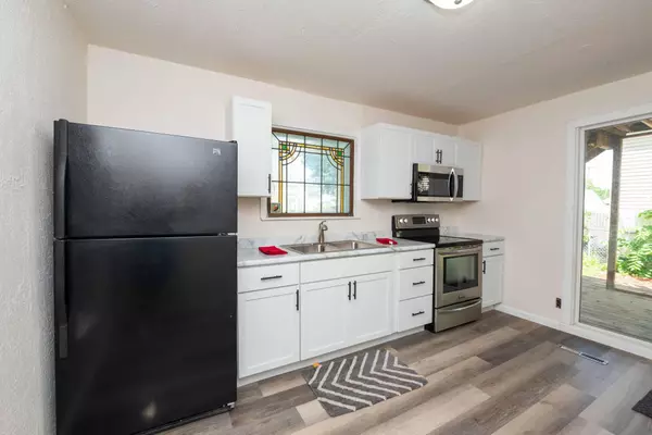 Saint Paul, MN 55104,659 Thomas AVE