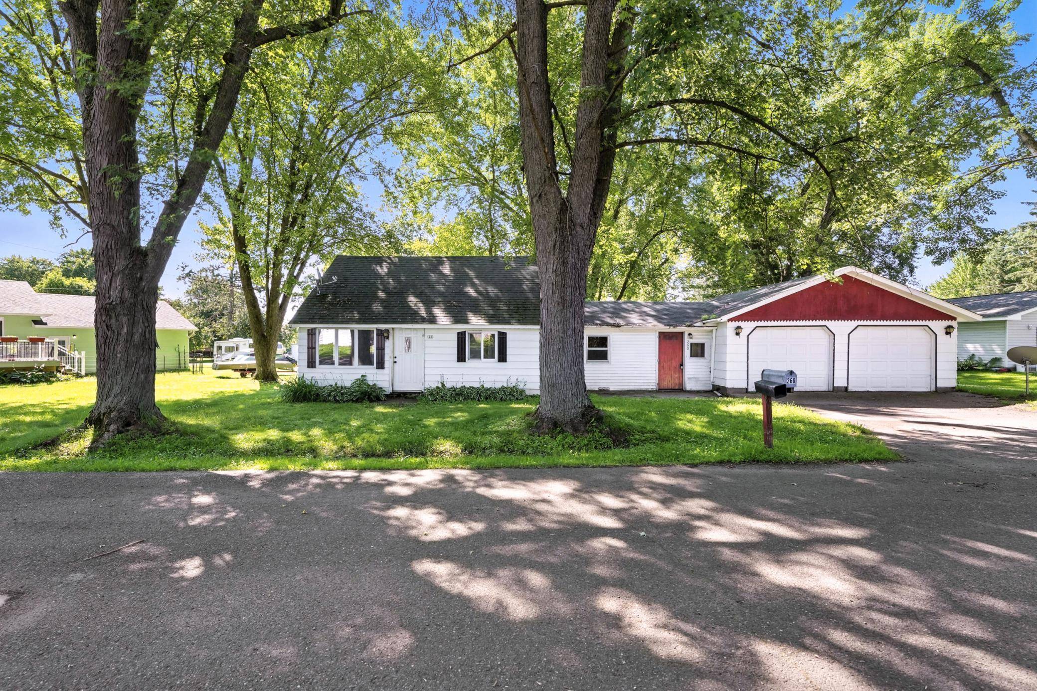 260 Pershing AVE, Clear Lake, WI 54005