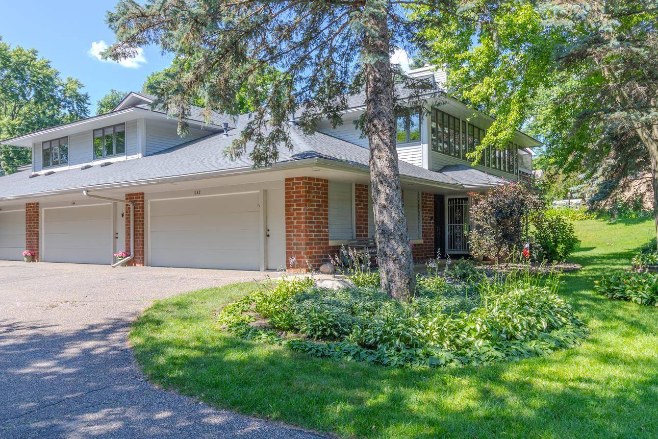 1142 Rose PL, Roseville, MN 55113