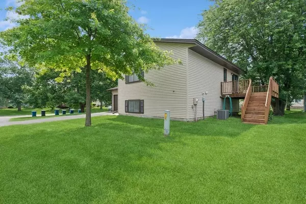 Maple Grove, MN 55369,8983 Vinewood LN N