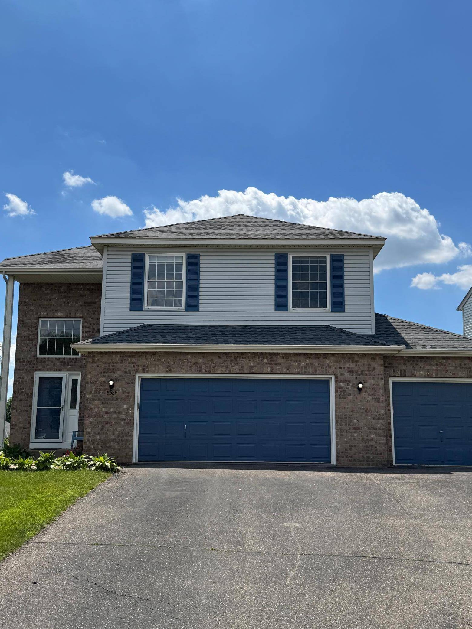 8529 Savanna Oaks LN, Woodbury, MN 55125