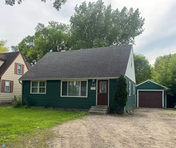 319 13th ST N, Moorhead, MN 56560
