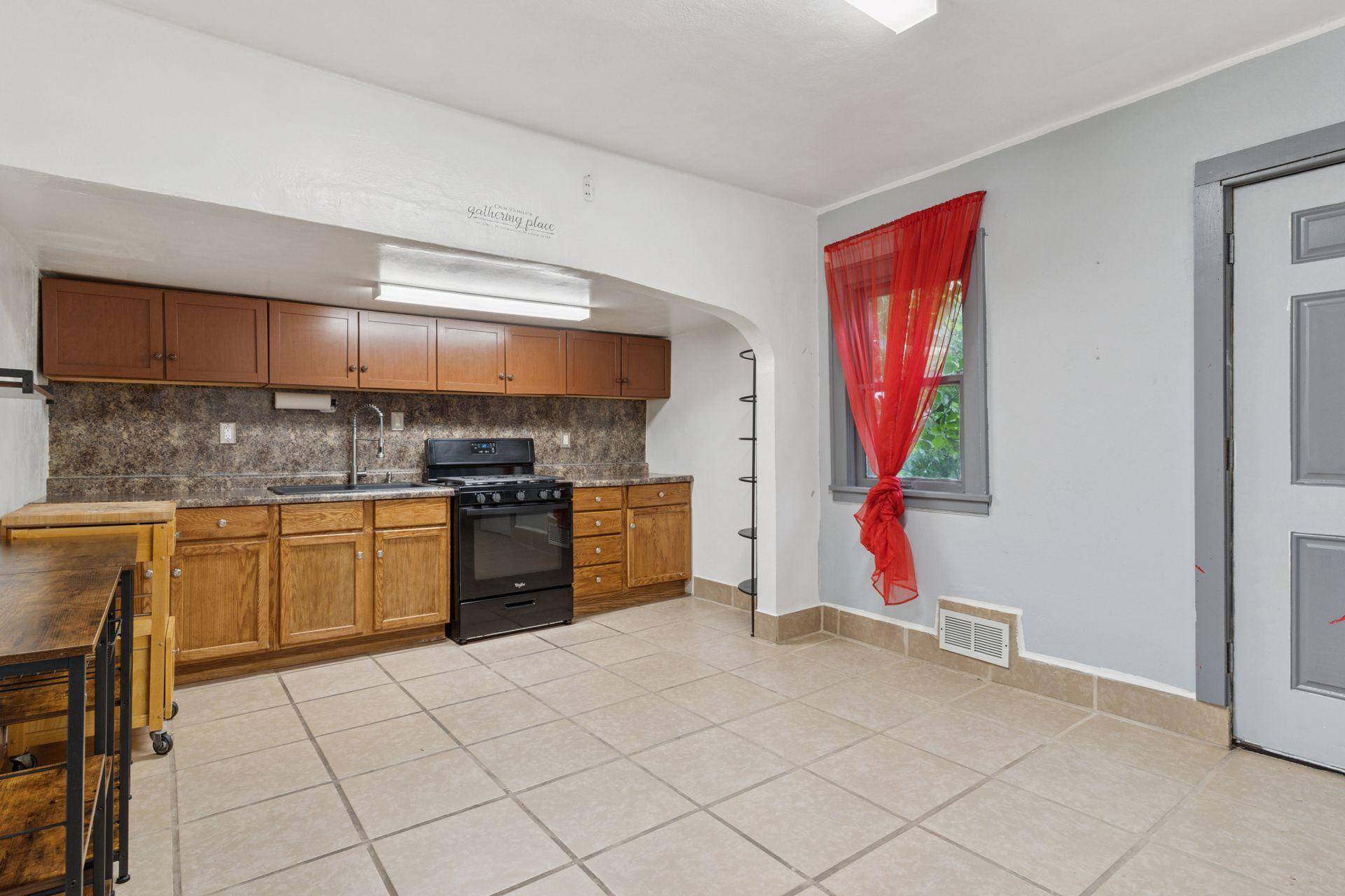 Saint Paul, MN 55117,849 Woodbridge ST