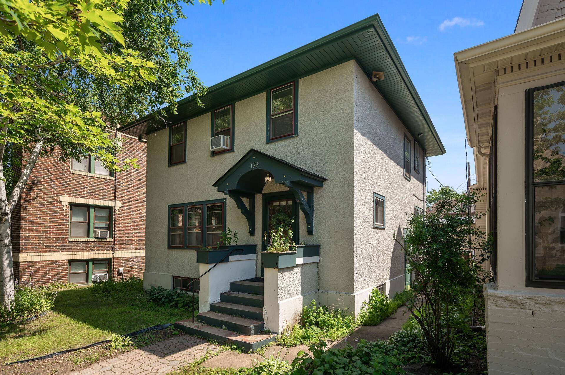 Minneapolis, MN 55408,127 W 33rd ST